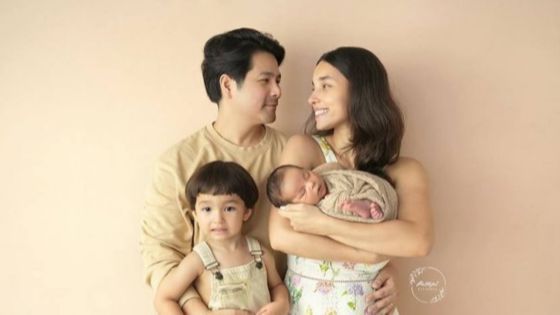 Mirip Sang Kakak, 8 Hasil Photoshoot Bayi Kedua Vanessa Lima dan  Erick Iskandar