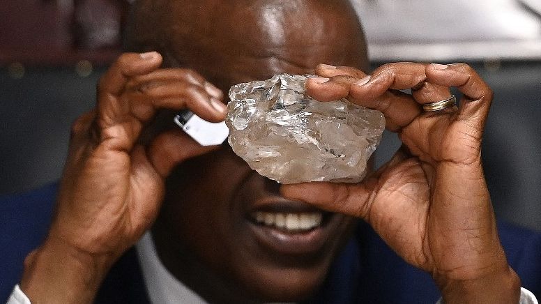 FOTO: Terbesar di Dunia, Ini Penampakan Berlian Seberat 2.492 Karat yang Ditemukan di Botswana