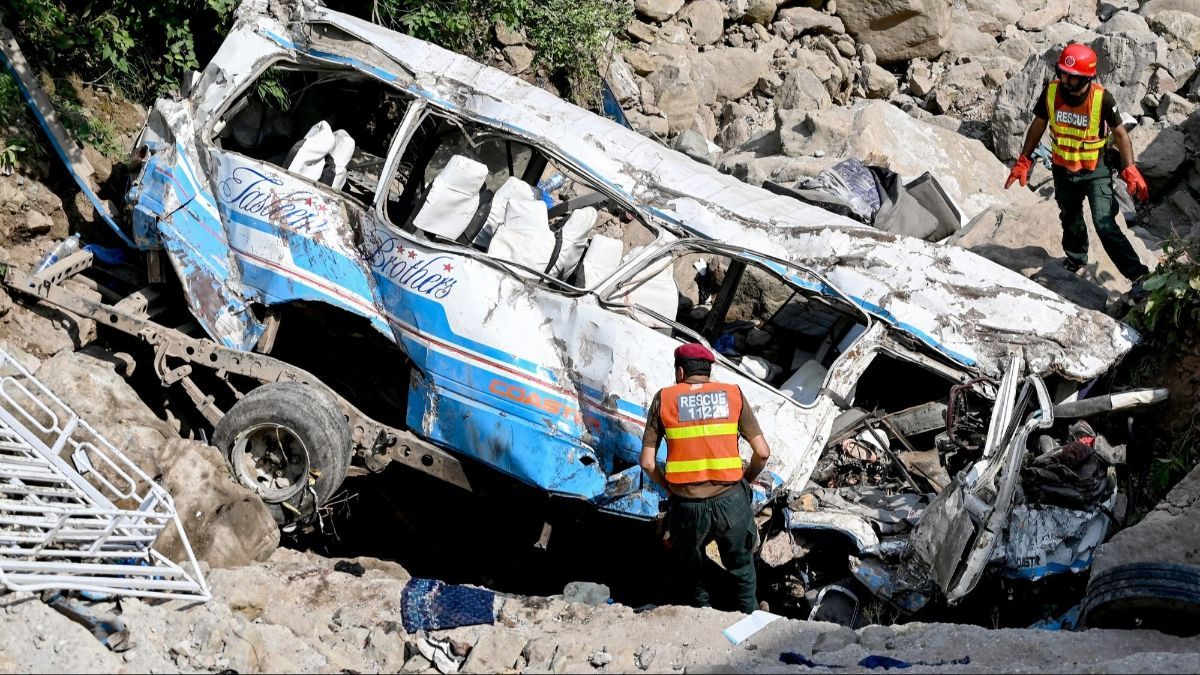 FOTO: Tragis! 35 Penumpang Tewas Usai Bus Terjun ke Jurang