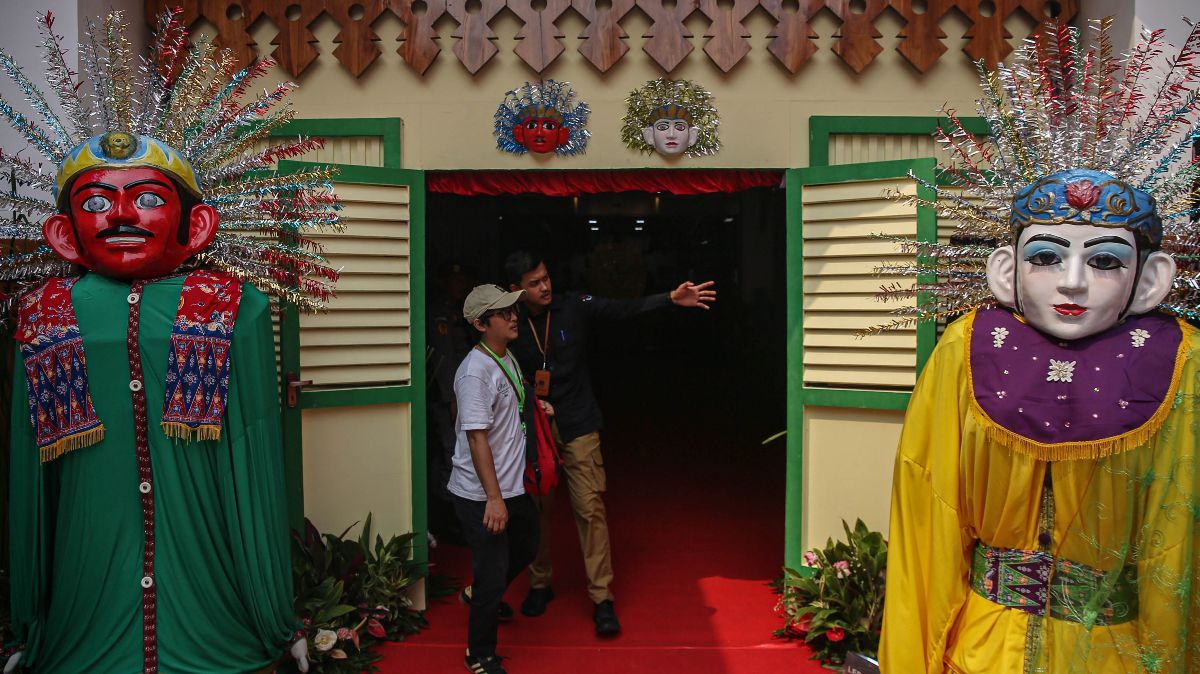 FOTO: Suasana Hari Pertama Pendaftaran Cagub dan Cawagub di Pilkada Jakarta, Gedung KPUD Dihiasi Ornamen Betawi