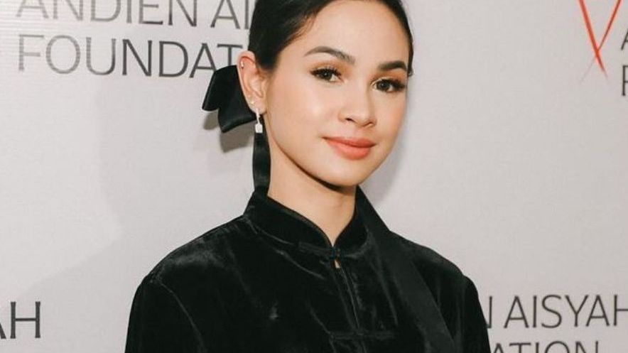 Cantik dan Anggunnya Andien Aisyah Berkebaya Merah saat Nyanyi di Amerika Serikat