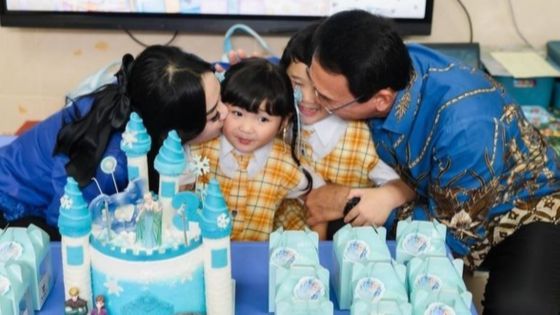 Heboh Saat Tiup Lilin, 8 Foto Perayaan Ulang Tahun Ke-3 Sarah Anak Ahok dan Puput Yang Gelar Pesta di Sekolah