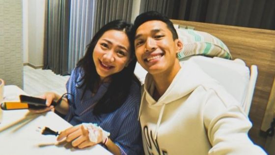 Rela Tinggalkan Turnamen demi Anak Istri, 7 Foto Kelahiran Anak Pertama Jonatan Christie dan Shanju Junianatha