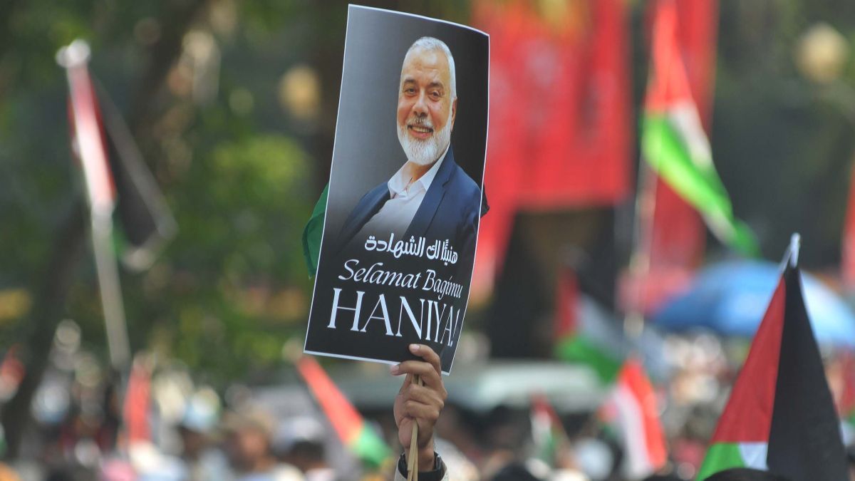 FOTO: Geruduk Kedubes AS, Ribuan Pendukung Palestina Gelar Aksi Solidaritas untuk Pemimpin Hamas Ismail Haniyeh