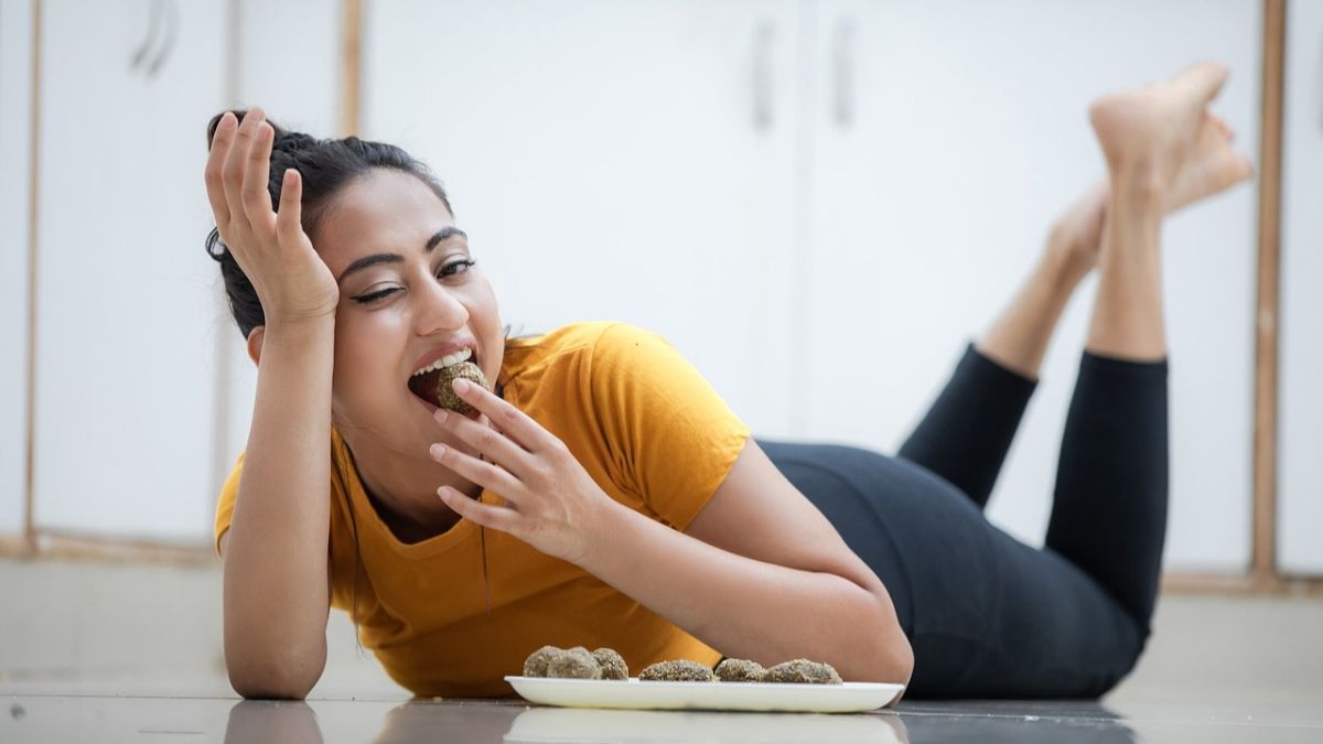 5 Mitos Makan di Kamar yang Sering Dipercaya, Susah Dapat Jodoh