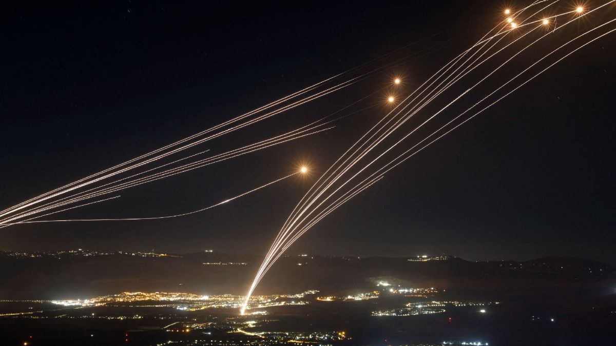 FOTO: Potret Mencekam Israel Dihujani Roket Hizbullah Lebanon, Iron Dome Sibuk Tangkis Serangan