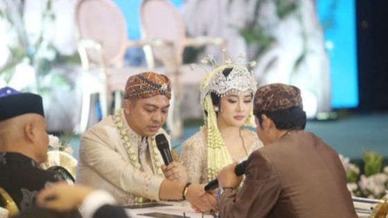 Mas Kawin Sesuai Dengan Tanggal Pernikahan, 8 Foto Akad Nikah Ade Govinda & Indi Arisa