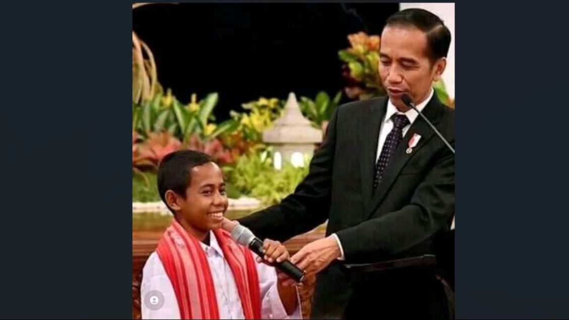 Ini Momen Jokowi Jamin Joni Kala 'Langsung Diterima' jadi TNI Usai Viral Panjat Tiang Bendera 2018 Lalu