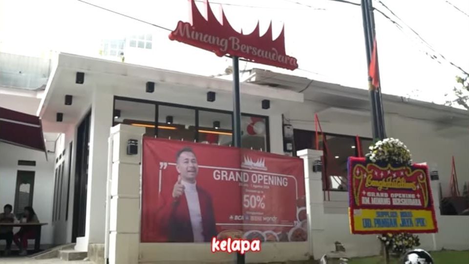 Kembali Gandeng Pelaku UMKM, 9 Potret Restoran Padang Terbaru Raffi Ahmad Kini  Punya Dua Cabang