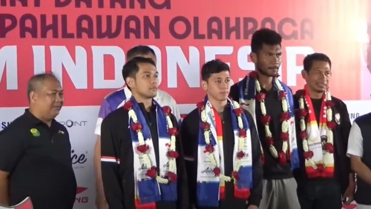 Momen Fajar Alfian dan Rian Ardianto Tiba di Tanah Air usai Tampil di Olimpiade Paris 2024, Diam Tanpa Kata