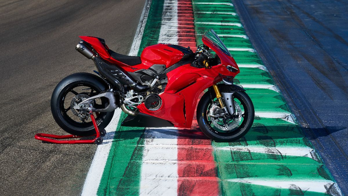 Mengungkap Keunggulan Ducati Panigale V4 2025 Standar dan V4S