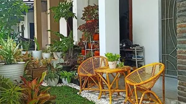 6 Ide Tanaman yang Cocok untuk Vertical Garden Bikin Hunian Nampak Segar dan Asri