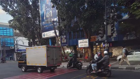 Awas kasus pemerasan dengan modus menabrak diri ke mobil semakin marak di Bandung.