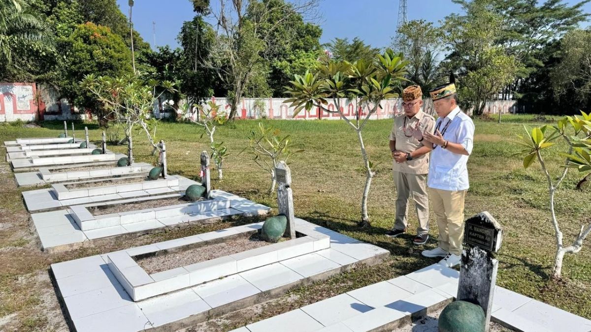 Ziarah Makam Tjilik Riwut, Agustiar Sabran Refleksi Semangat Membangun Kalteng dengan Huma Betang