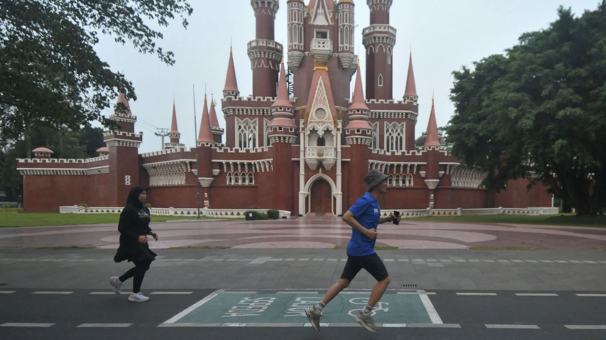 FOTO: Serunya Berlari Sambil Berwisata di TMII