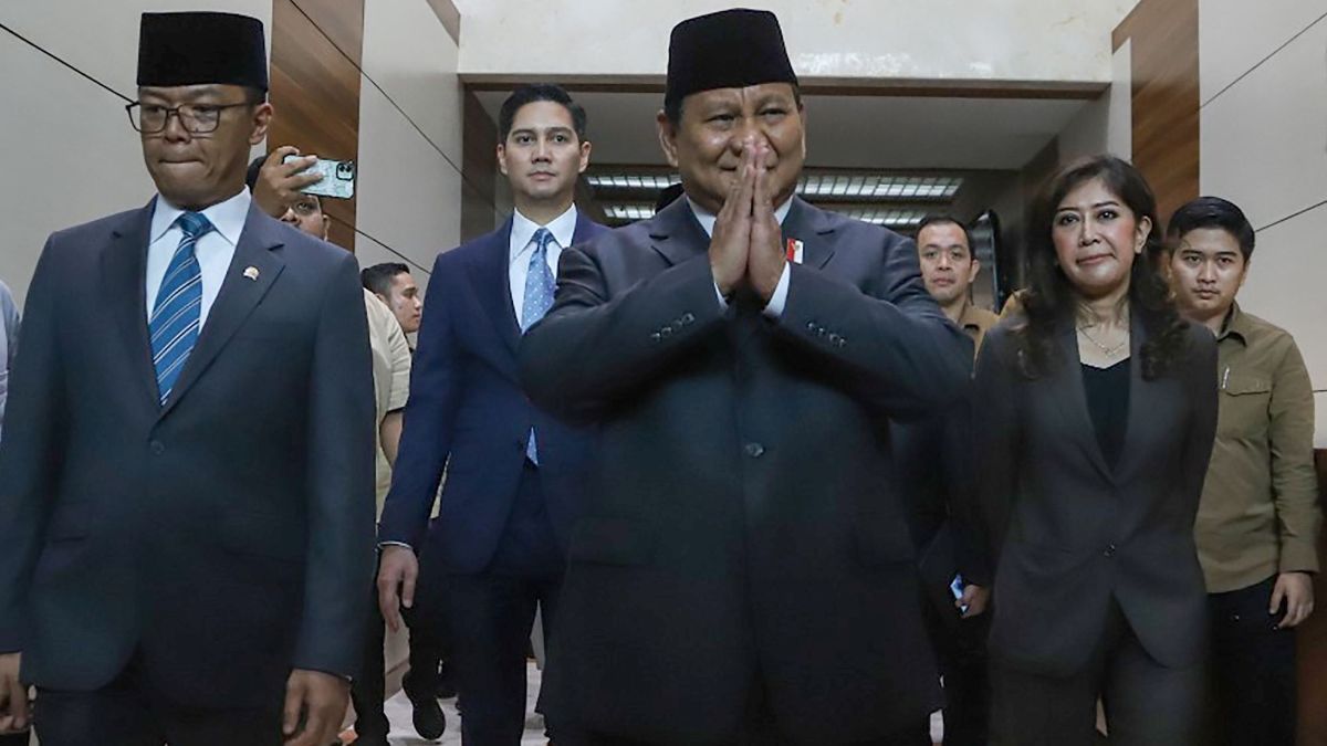 FOTO: Momen Menhan Prabowo Subianto Pamitan dan Minta Maaf Saat Rapat Terakhir dengan Komisi I DPR