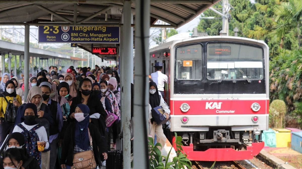 FOTO: Kelas Menengah Bakal Semakin Tertekan Jika Subsidi KRL Jabodetabek Berbasis NIK