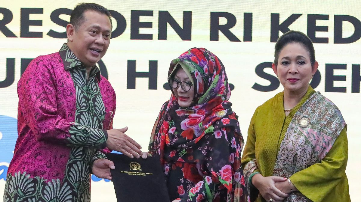 FOTO: Momen Putri Soeharto Minta Maaf Jika Sang Ayah Ada Salah Saat Jadi Presiden 32 Tahun