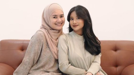 Putrinya Ikke Nurjanah Akan Ikut Jejak Sang Mama, 7 Foto Pedangdut Senior Dengan Anak Gadisnya