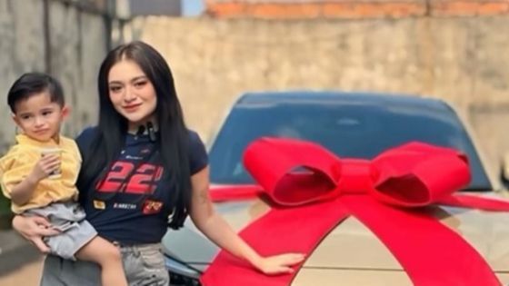 Balik Nge-DJ, 8 Foto Nathalie Holshcer Beli Mobil Baru Buat Adzam dan Jadwal Manggungnya Padat