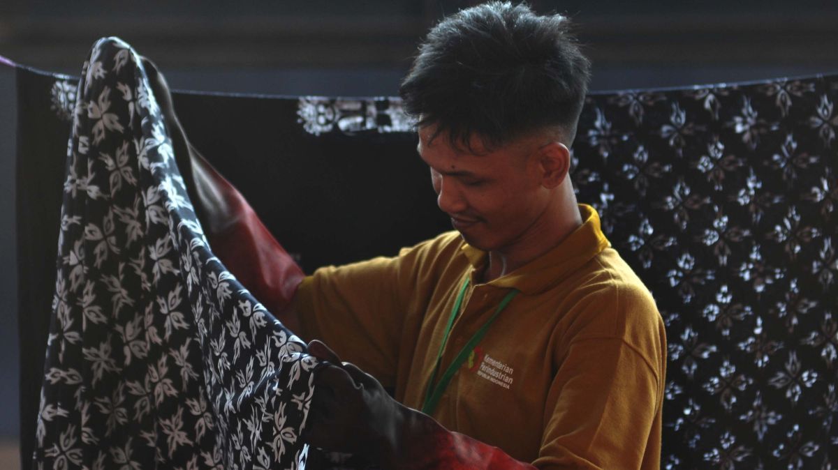 FOTO: Semangat Warga Binaan Lapas Cipinang Ikuti Pelatihan Membuat Batik