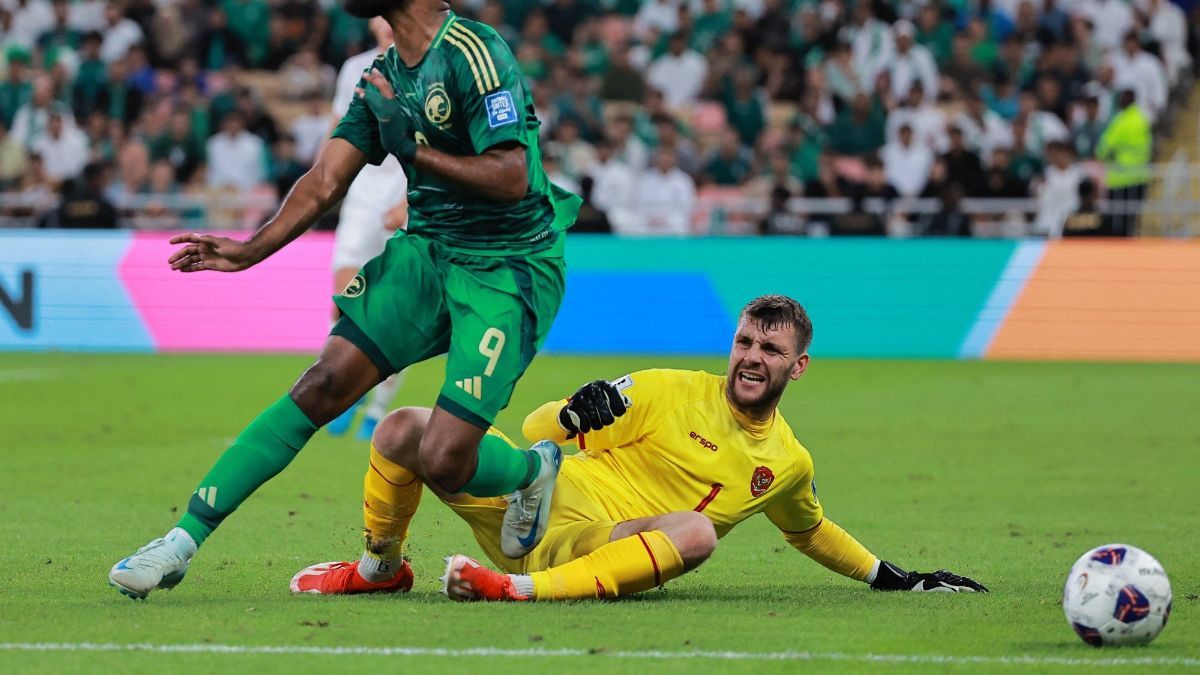 FOTO: Debut Spektakuler Maarten Paes Bersama Garuda, Gagalkan Penalti hingga Tahan Imbang Arab Saudi