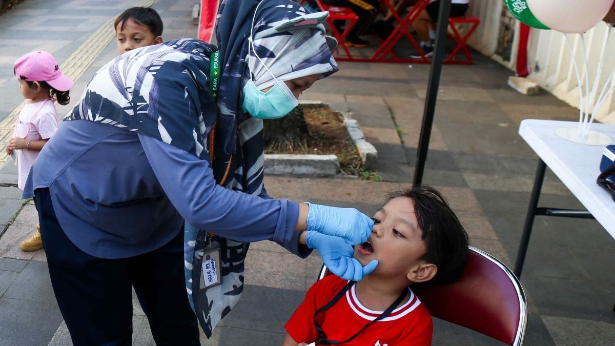 FOTO: Lindungi Anak dari Kelumpuhan Permanen, Program Imunisasi Polio Digelar Gratis Saat CFD Bundaran HI