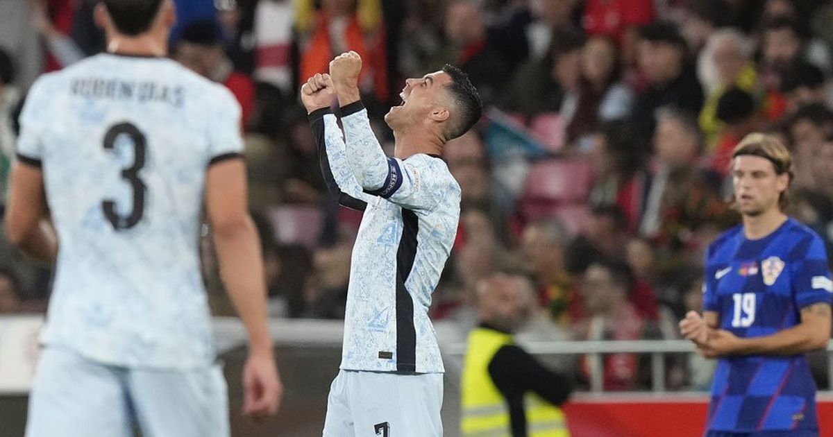 Portugal mengalahkan Kroasia dengan skor 2-1, berkat gol dari Ronaldo.