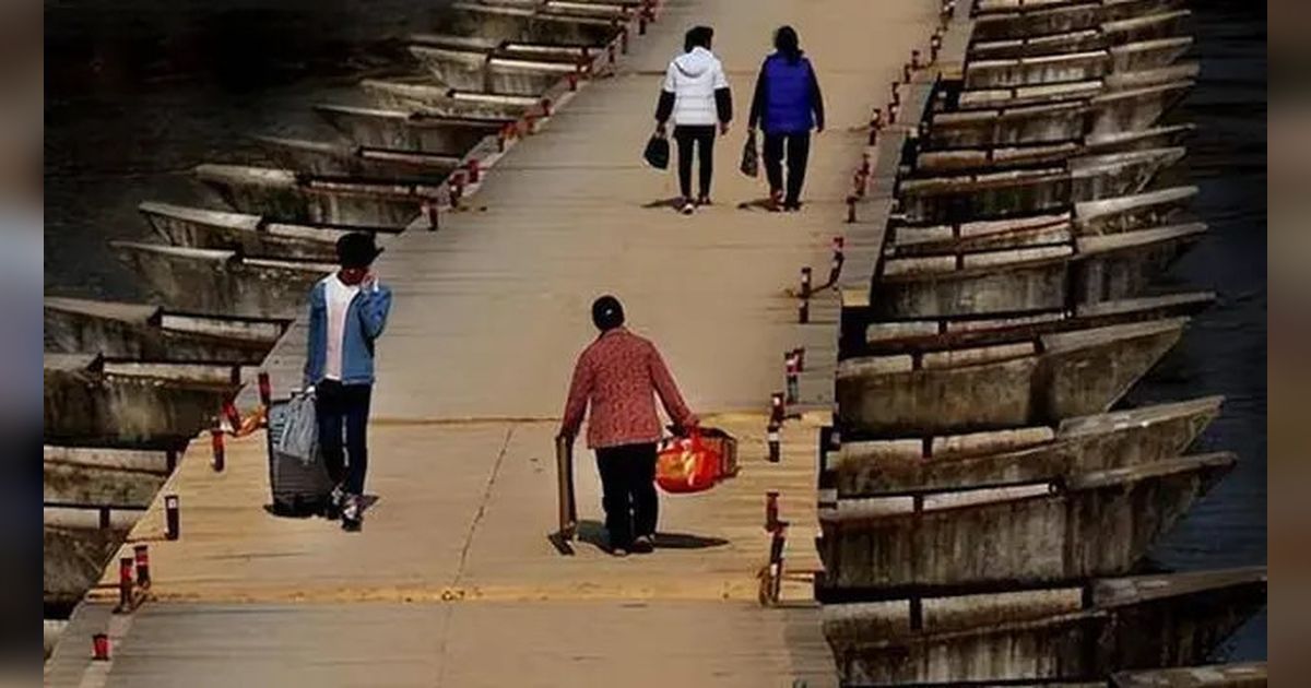 Bangun Jembatan Perahu di Desa Pelosok Pakai Uang Pribadi Ratusan Juta, Pria ini Malah Dipenjara