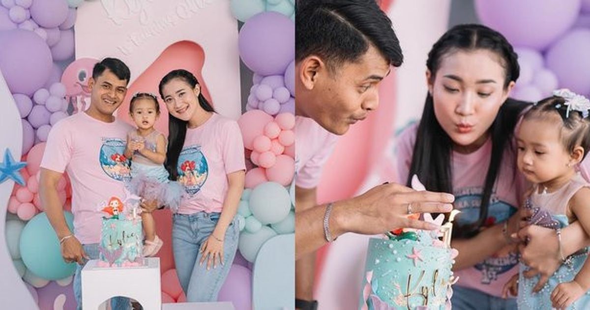 8 Foto Perayaan Ulang Tahun Pertama Anak Yeni Inka, Diselenggarakan Bersama Keluarga dan Tetangga