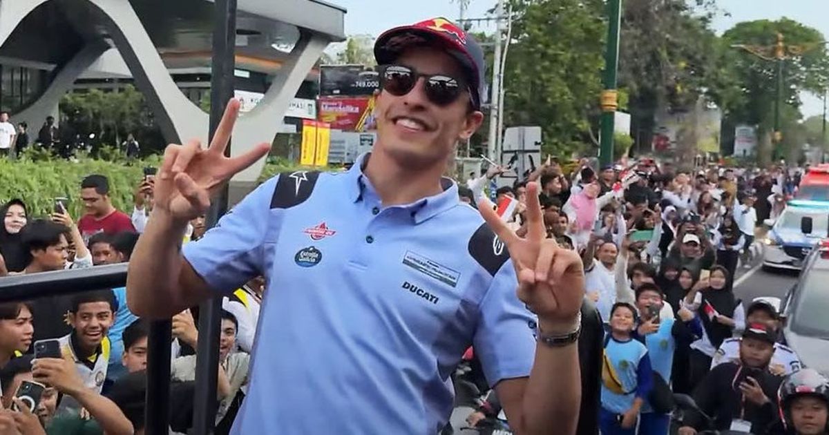 Momen Marc Marquez saat Ikut Parade MotoGP Mandalika 2024, Takjub Melihat Antusiasme Warga yang Ingin Menyapa Para Rider