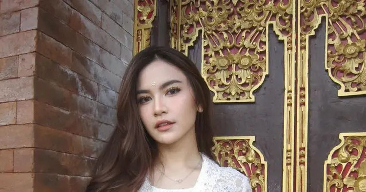 Inspirasi Kebaya Putih Ala Artis, dari Mahalini hingga Aurelie Moeremans