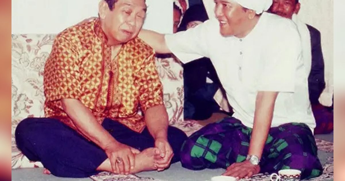 Kisah Gus Dur Didatangi oleh Ibu Joko Tingkir, Setelah Salaman Menghilang