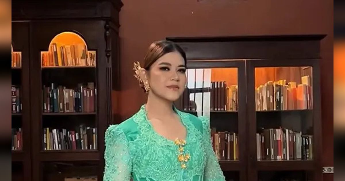 Cantiknya Artis hingga Anak Presiden yang Tampil Menawan dan Mempesona dengan Kebaya Warna Tosca