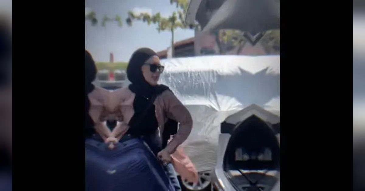 Video Paula Verhoeven Angkat Koper Besar Seorang Diri: Tidak ada Laki-Laki Tidak Masalah