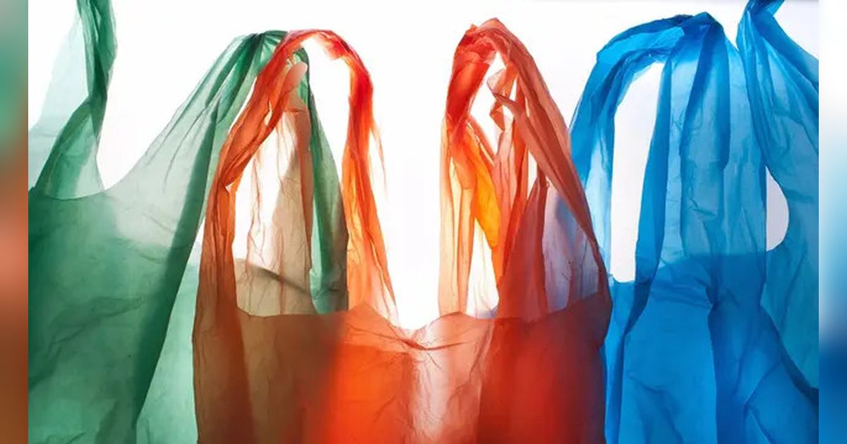 Praktis Anti Ribet, Cara Tutup Plastik yang Viral Pakai Sendok