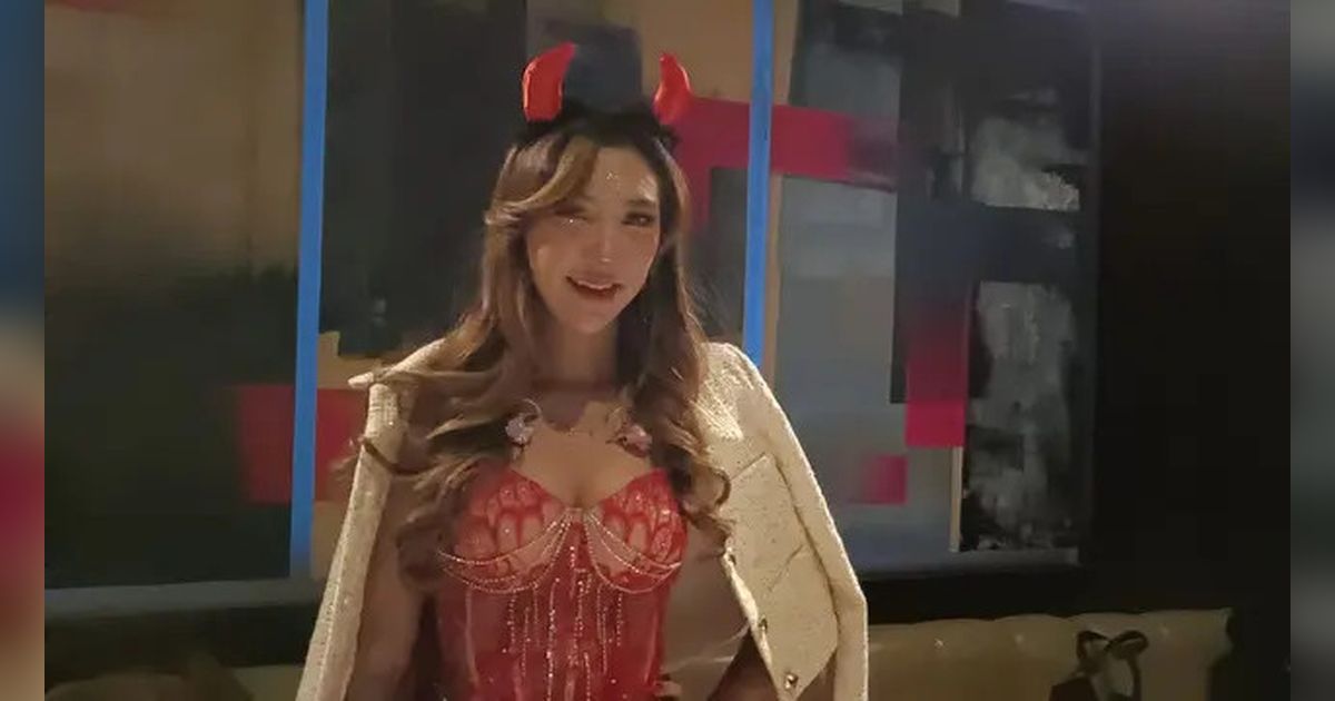 Icha Tampil Spektakuler saat Pesta Halloween di PIK Begitu Mengesankan