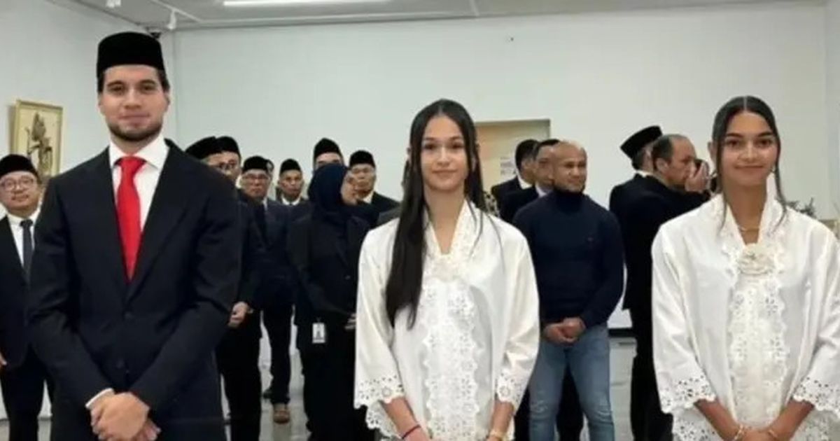 Potret 2 Pemain Timnas Indonesia Putri yang Disumpah Bersama Kevin Diks di Denmark, Tampil Cantik Mengenakan Kebaya