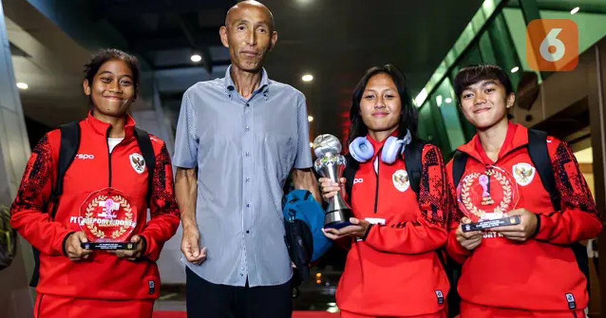 Bangga! Momen Skuad Timnas Indonesia Putri Tiba di Jakarta, Bawa Trofi Juara Piala AFF Wanita 2024