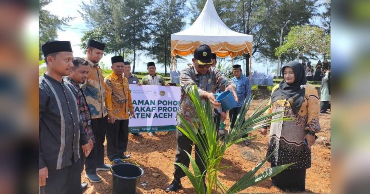Kemenag Aceh Tanam 695 Pohon Produktif di Lahan Wakaf