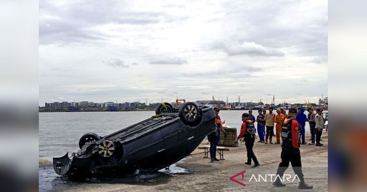 Mobil Purnawirawan TNI di Marunda Diperiksa Polisi