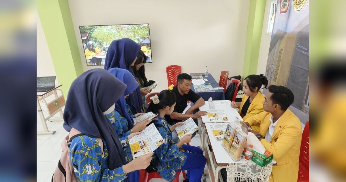 SMAN 10 Pontianak Sukses Gelar Ekspo 30 Kampus Ternama
