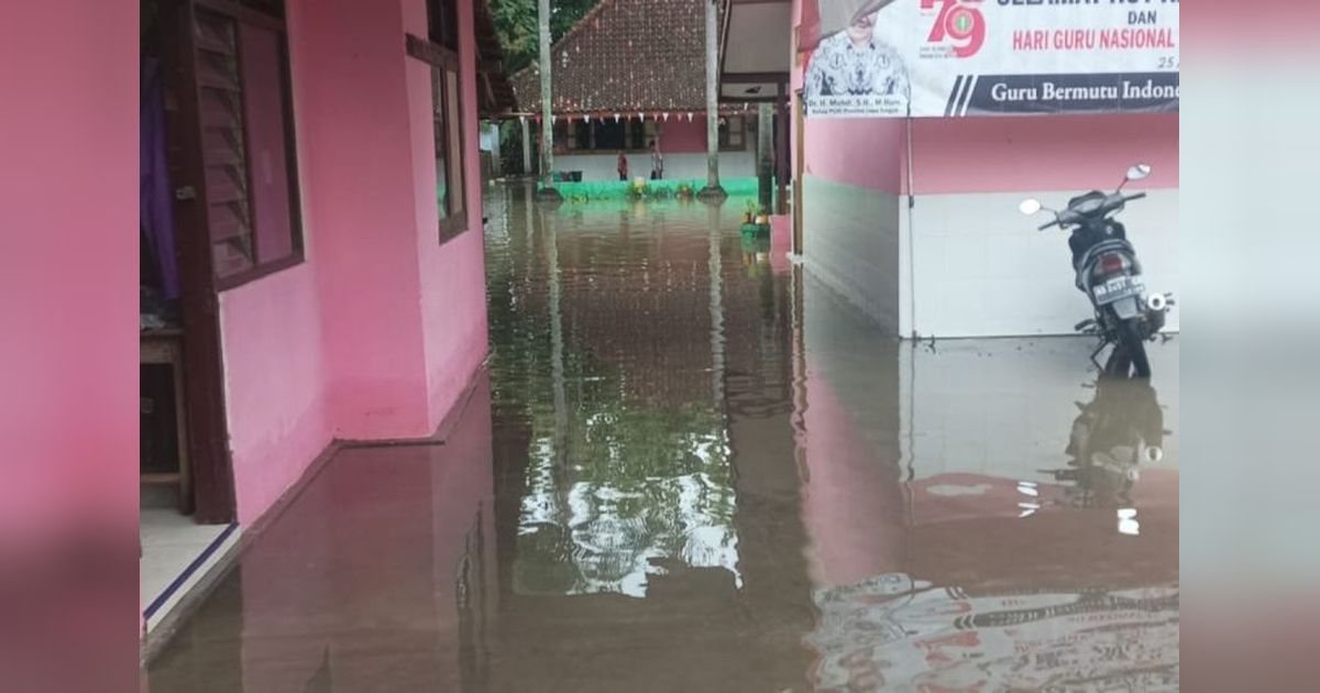 Banjir Klaten Rendam Dua Sekolah, Siswa Belajar di Rumah