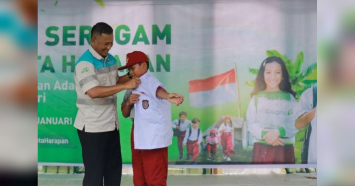 Adaro Bagikan 8000 Seragam Sekolah untuk Siswa Prasejahtera