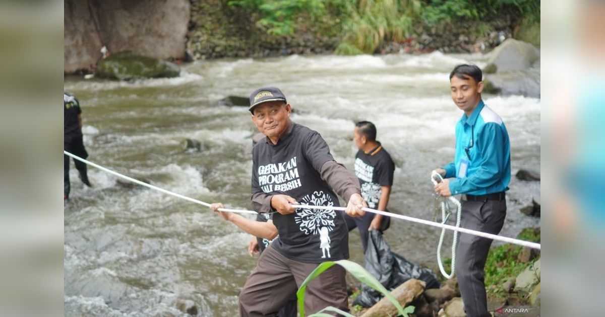 Enchanting Valley TSI Luncurkan Gerakan Kali Bersih di Bogor
