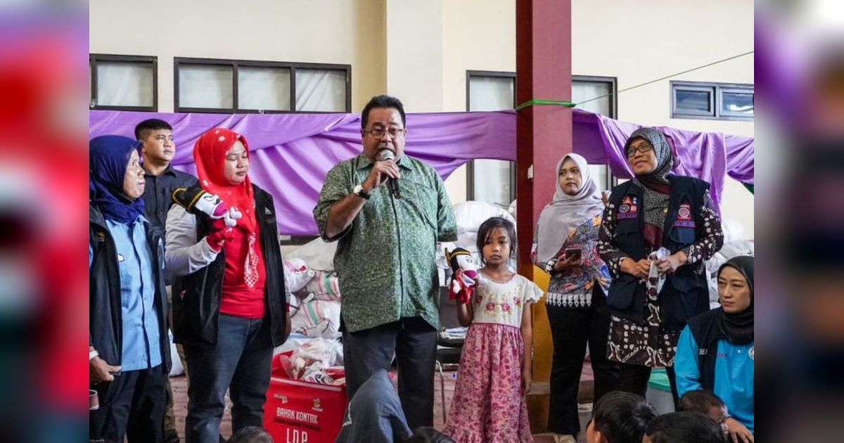 Rano Karno Hibur Korban Kebakaran Kemayoran