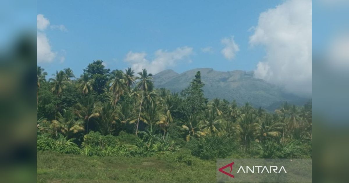Status Gunung Awu Diturunkan Menjadi Waspada