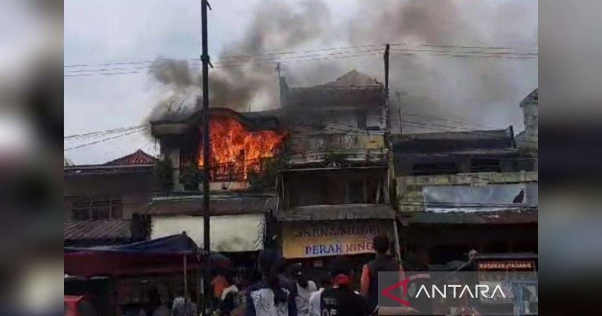 Kebakaran Toko Mebel Cianjur: Dua Mobil Damkar Dikerahkan