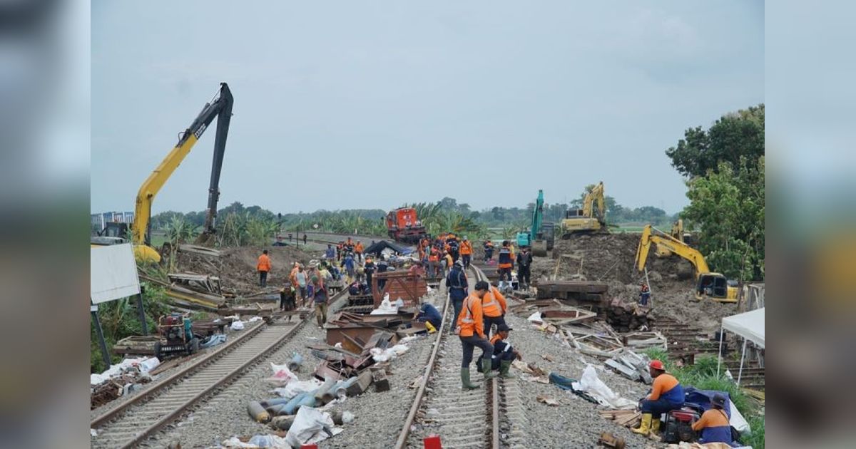 Pengalihan 30 Perjalanan KA Semarang-Surabaya Akibat Banjir