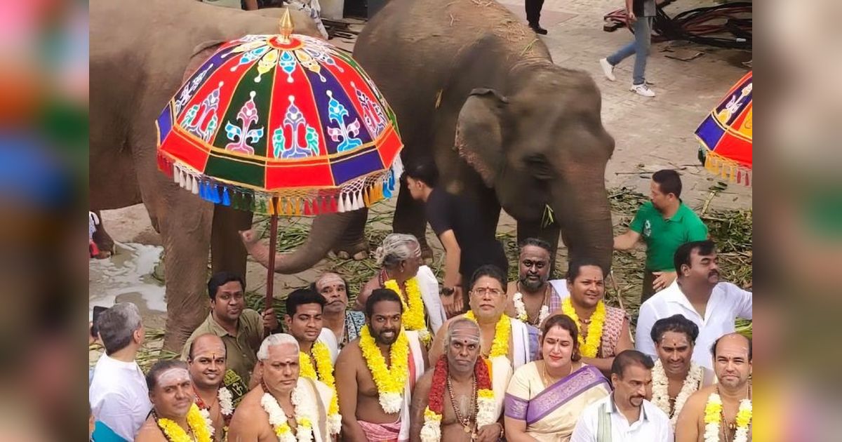 Menhut Bantu Siapkan Gajah di Peresmian Kuil Hindu Terbesar Indonesia